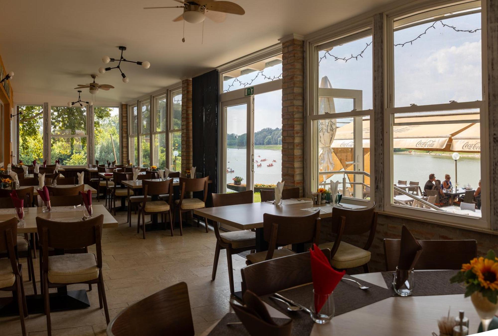 Vizafogo Panzio Es Etterem Hotel Baja Exterior foto